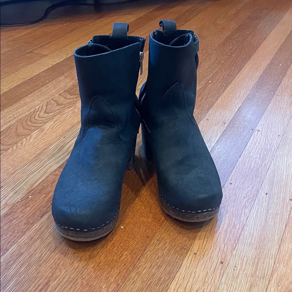 Sandgrens clog booties